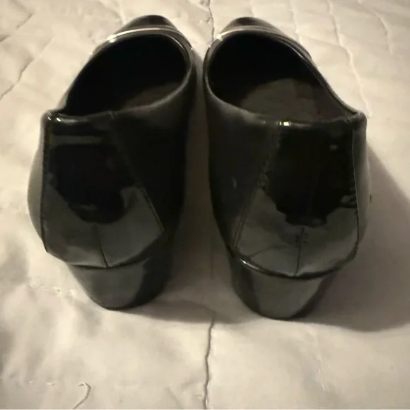 Anne Klein Black Patent Toe Flats - Picture 2 of 7